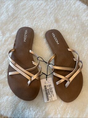 Nwt. Volcom sandals